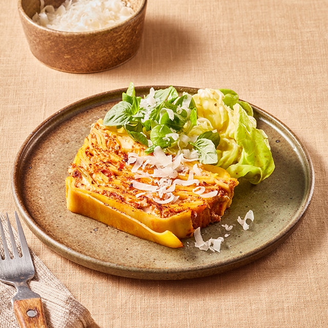 Dubbel gebakken lasagne met kropsla en Parmezaanse kaas Dubbel gebakken lasagne met kropsla en Parmezaanse kaas